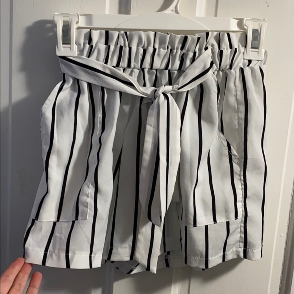 🔑Striped Shorts with a tie